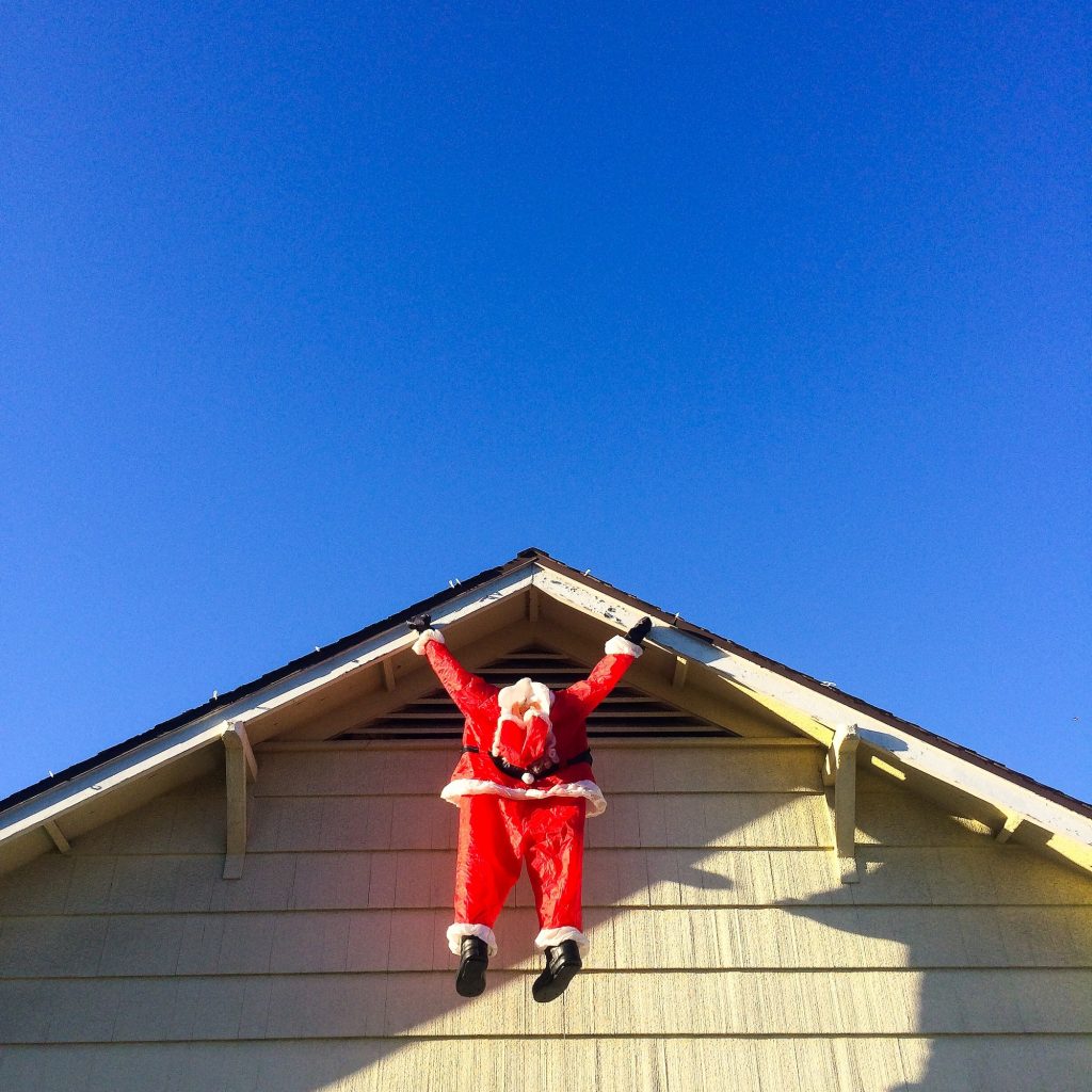 How to Decorate Your Roof for Holidays and Special Occasions