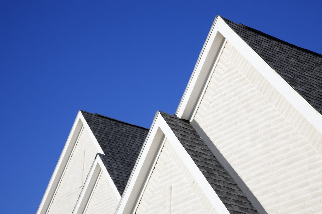 The Pros and Cons of Different Roof Shapes